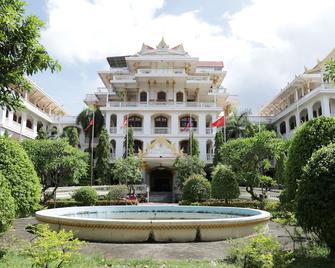 Champasak Palace Hotel - Pakse - Building