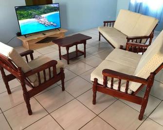 Very Clean1 Bedroom Seaview Apartment in Gouyave, Grenada - Gouyave - Living room