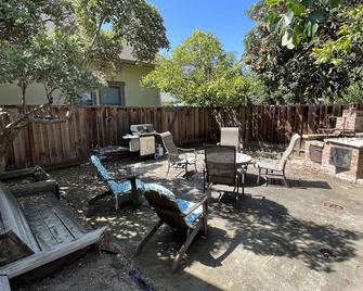 Downtown Private Home with Backyard - Mountain View - Patio