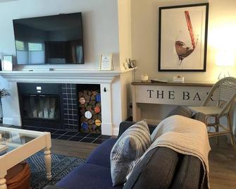 Waterville Valley Condo - Well Appointed With Mountain Views - Waterville Valley - Living room