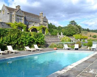 Thurnham Keep Stables, Near Leeds Castle - Maidstone - Pool