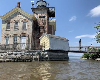 A Spectacular 50 Mile View Of The Hudson Valley Contactless Entry - Saugerties - Edificio
