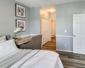 Pet-Friendly Waukee Condo 14 Mi to Des Moines! - Waukee - Bedroom