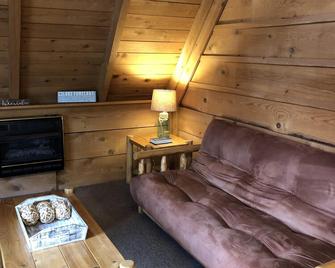 All Decked Out - Pet Friendly With Hot Tub - Summersville - Living room