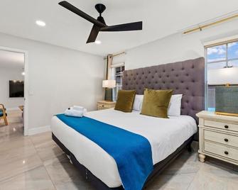 Waterfront Oasis Escape with 7 Seats Hot Tub! - Sunrise - Bedroom
