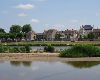 Camping De L'ile - Cosne-Cours-sur-Loire - Außenansicht