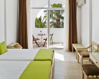 Hotel Makarios - Kamari - Schlafzimmer