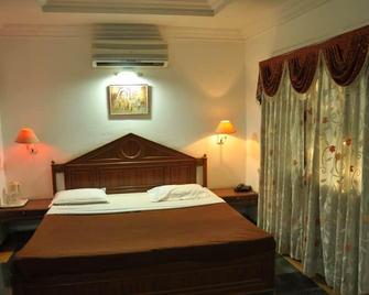 Hotel Chandan - Gāndhīdhām - Bedroom
