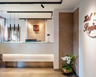 Hotel Regina - Bolzano - Front desk