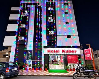 Hotel Kuber - Rajkot - Gebäude
