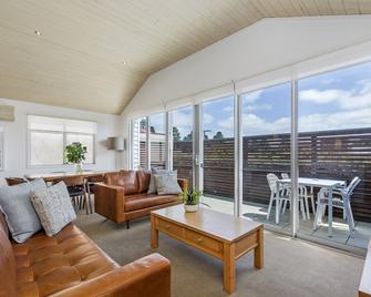 The Victoria Apartments - Port Fairy - Living room