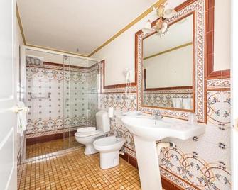 Hotel Noucentista - Sitges - Bathroom
