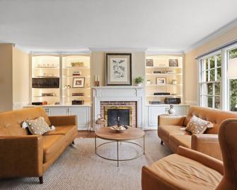 The Nostalgic of Old Town - Alexandria - Living room