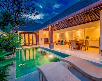 Nomad Hub Canggu Bali - Denpasar - Piscina