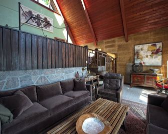 Private A Frame with Georgian Bay Views - Parry Sound - Living room