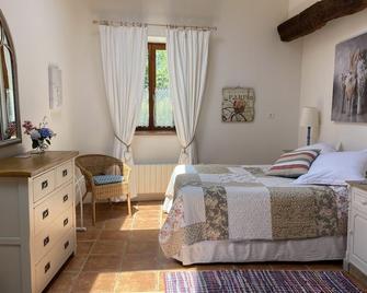 Maison Acanthe: spacious, character farmhouse with private pool, near Madiran - Madiran - Habitación