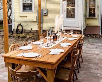 The Historic Welch House on Avenue A - Hutchinson - Patio