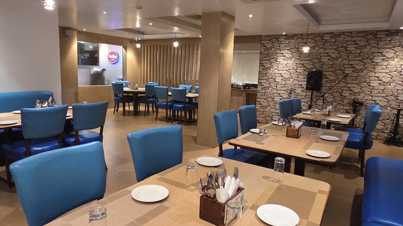 Hotel Gulmohar Grand