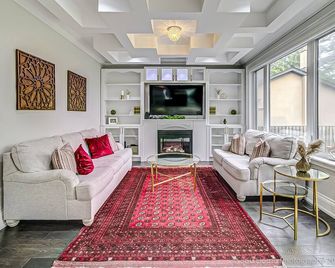 A Luxurious Custom Built Home Designed With Passion, Located Port Union Village - Toronto - Sala de estar