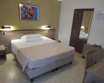 Hotel Armando' s - Sulmona - Yatak Odası