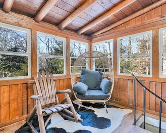 Bear Hollow 3 bedrooms 2 bath with a loft - Lusby - Living room