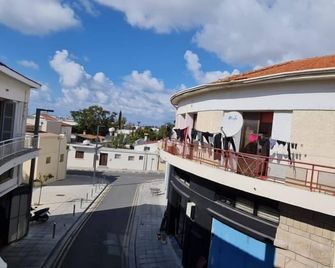 Bee Hostel Paphos - Pafos - Widok na zewnątrz