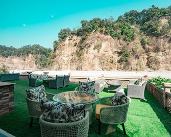 Bel-La Monde Hotel Riverside - Jim Corbett - Garjia - Terasa