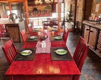 Klein Bosveld Guest House - Emalahleni - Dining room