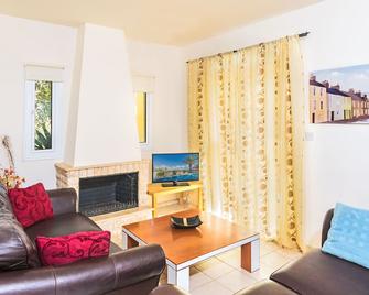 Aveon Blue - Paralímni - Living room