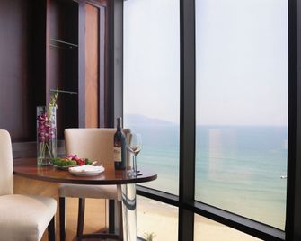 Holiday Beach Hotel Danang - Da Nang