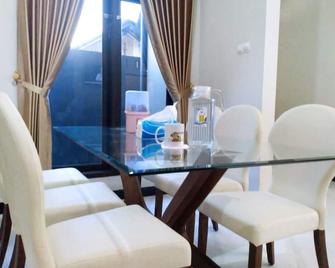 Homestay Purbalingga Tengah Kota by Simply Homy - Purbalingga - 餐廳