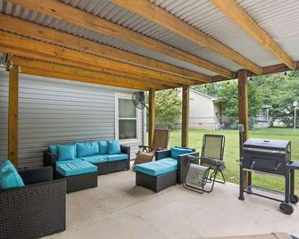 Race Day Retreat: Poolside Haven Near Nascar Track - Hampton - Patio