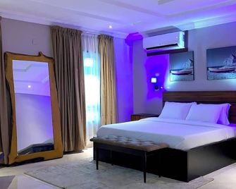 Tomats Inn and Suites - Ilorin - Bedroom