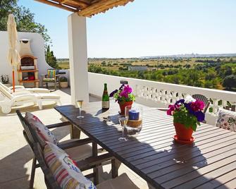 Luxury 2 bedroom Villa on Quinta da Saudade, with 2 pools, tennis court, etc. - Albufeira - Balcón