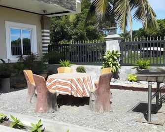 Fnt Transient House Near Hundred Islands - Alaminos - Patio
