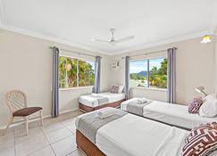 Koala Court Holiday Apartments - Cairns - Bedroom