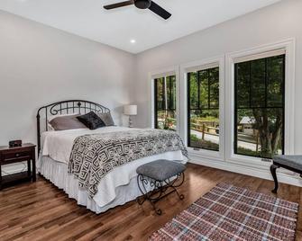 Cozy Craftsmen - Black Mountain - Bedroom