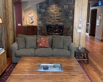 Spacious & Beautifully Appointed Jackson Hole Mountainside Ski Lodge Sleeps 17+ - Teton Village - Living room