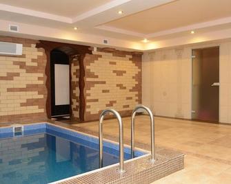 Yal Hotel - Nizhnekamsk - Piscina