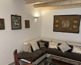 Casa Traian - La Chapelle-de-Guinchay - Wohnzimmer