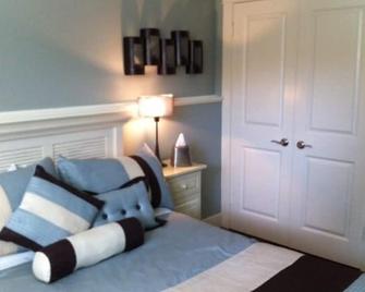 La Petite - Lower Mission Comforts of Home - Kelowna - Bedroom