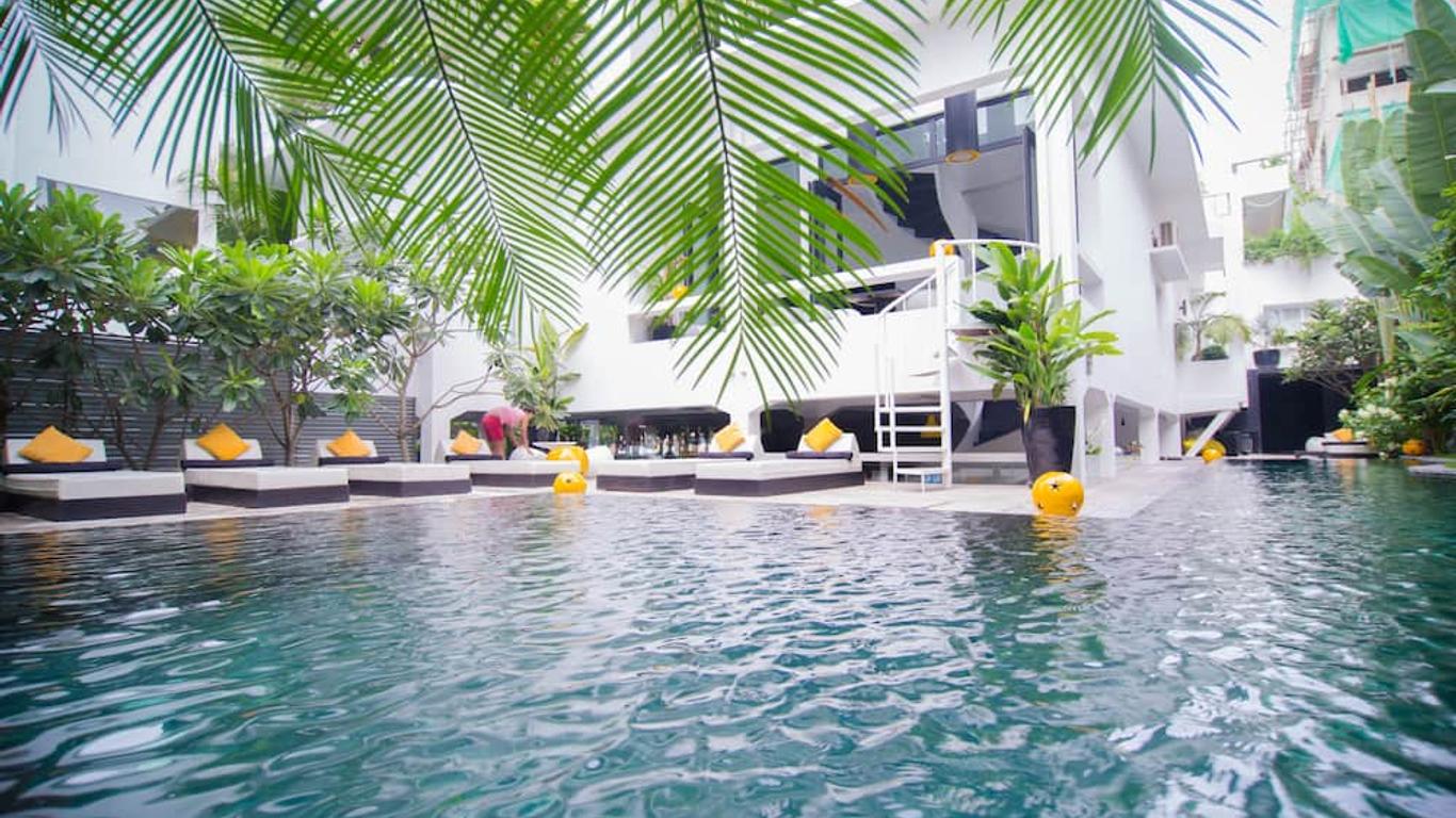 Arthur & Paul (Men Only Hotel)