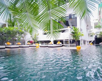 Arthur & Paul (Men Only Hotel) - Nom Pen - Piscina