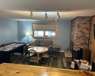 Trailside 3 bedroom unit #5 at Black River Basin - Bessemer - Habitación