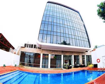 Hotel Ekuikui I - Huambo - Edificio