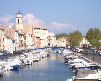 P'tit Dej-Hotel Martigues Le 5 - Martigues - Widok na zewnątrz