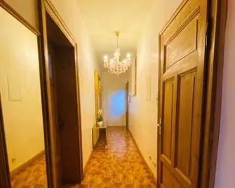 English Romance - Hannover - Pasillo