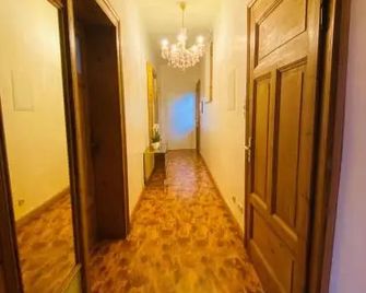 English Romance - Hanover - Corredor