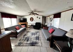 Bloomington's Cozy Model Home - Bloomington - Sala de estar
