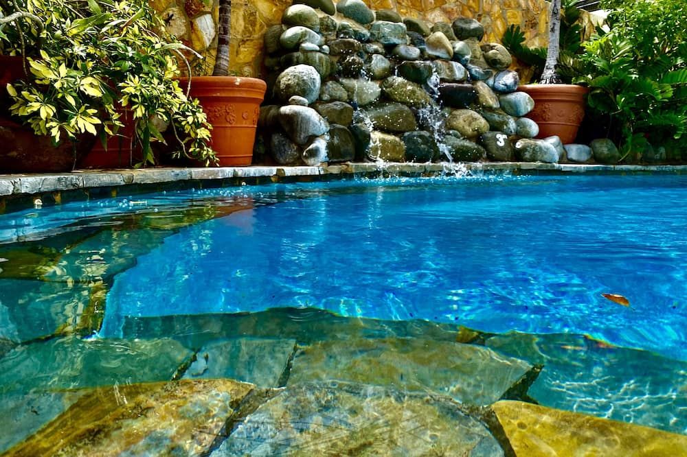 At Wind Chimes Boutique Hotel - San Juan - Pool